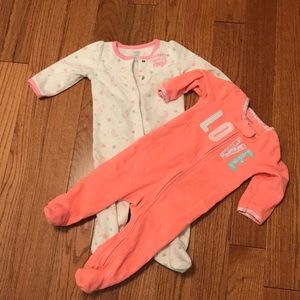 Set of 2 Onesie pajamas